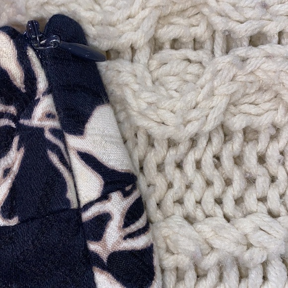 Talbots floral embossed pants size 6 - Picture 6 of 12